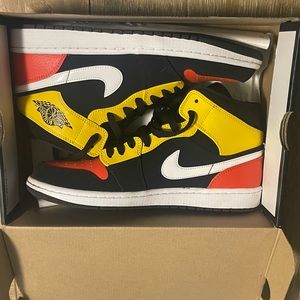 Air Jordan 1 Mid SE “Amarillo” Sneaker